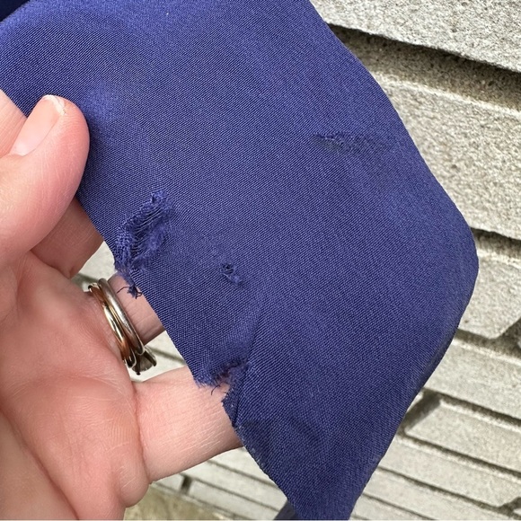 Diane Von Furstenberg 100% Silk Crossover Tie Blouse Blue Green Black Floral - Picture 15 of 15